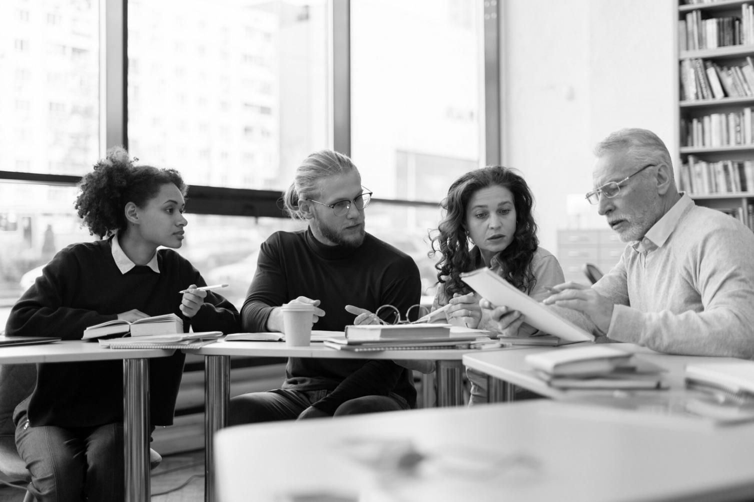 Étudiant international gérant ses finances